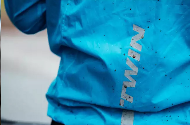 Rainproof cycling jacket